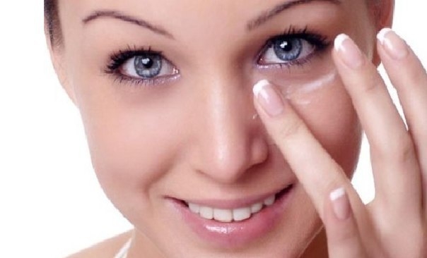 Эффективное разглаживание морщинок вокруг глаз.