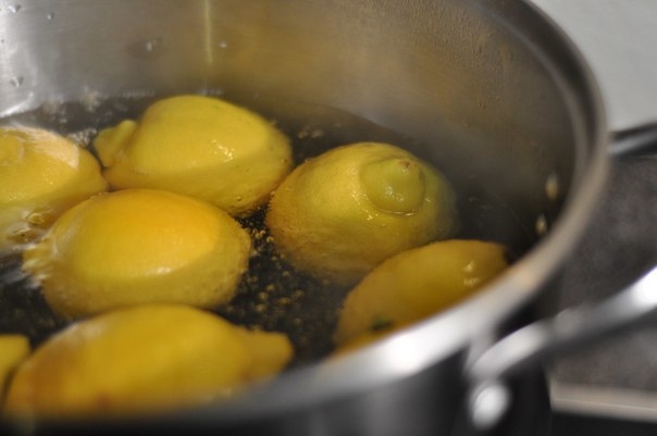 Сварите лимоны вечером и пейте жидкость, когда проснетесь…Вы будете потрясены результатами!