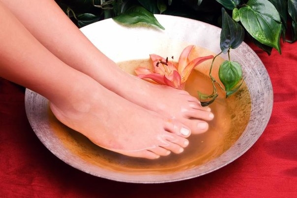Расслабляющие ванночки для ног (а также от отеков)