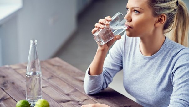 8 действенных советов, которые помогут приучиться пить больше воды