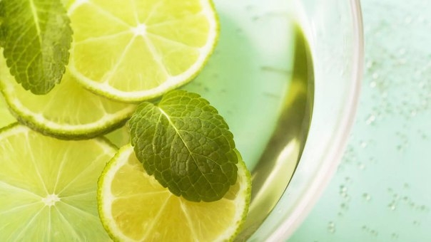 Очищение печени в домашних условиях возможно благодаря простому рецепту мятно-лимонного напитка!
