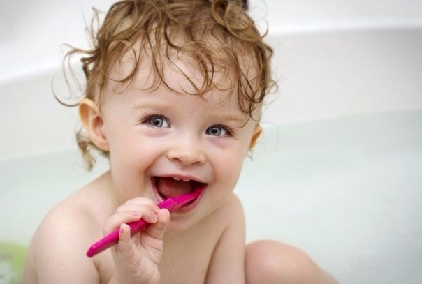 С какого возраста нужно чистить зубы?